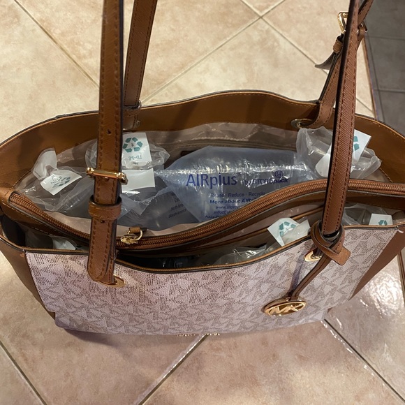 MK TOTE - Picture 2 of 4